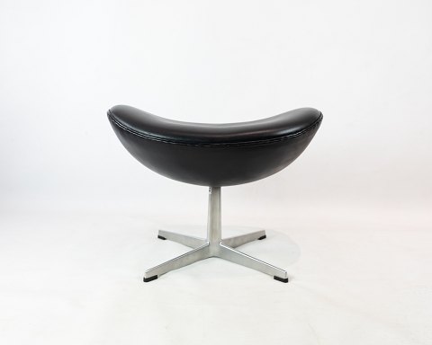 Stool for the Egg, model 3127, designed by Arne Jacobsen in 1958 and 
manufactured by Fritz Hansen.
5000m2 showroom.