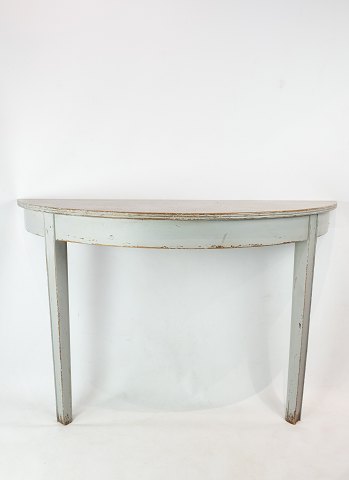 Gustaviansk gråmalet konsolbord, i flot antik stand fra 1840erne.
5000m2 udstilling.
