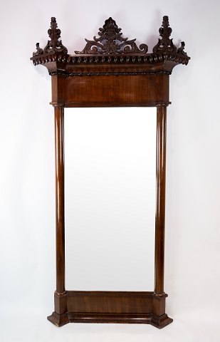 Mirror of mahogany, in great antique condition from the 1860s. 
5000m2 showroom.
