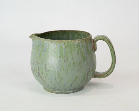 Keramik kande med lysegrøn glasur af Arne Bang og nummereret 406. 
5000m2 udstilling.