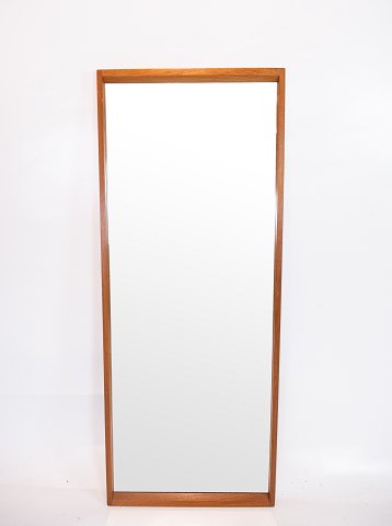 Tall mirror of oak designed by Aksel Kjærsgaard from the 1960s.
5000m2 showroom.