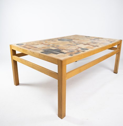 Coffee table in oak and with different tiles, designed by Tue Poulsen from the 
1970s.
5000m2 showroom.