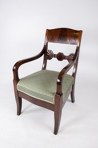 Armchair of mahogany and upholstered with green fabric from the 1860s.
5000m2 showroom.