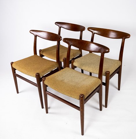 Sæt af fire spisebordsstole, model W2, af Hans J. Wegner fra 1960erne.
5000m2 udstilling.