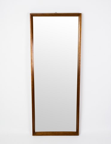 Spejl i teak af dansk design fra 1960erne. 
5000m2 udstilling.
