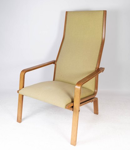 St. Catherine armstol, model FH4355, i eg of polstret med lyst stof af Arne Jacobsen og Fritz Hansen fra 1960erne.5000m2 udstilling.
