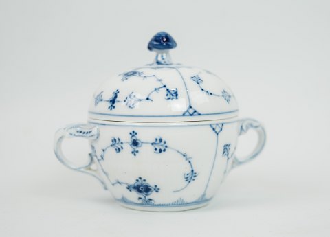 Royal Copenhagen, blue fluted fluted sugar bowl made of porcelain with lid no. 
244. 5000m2 exhibition
Great condition
