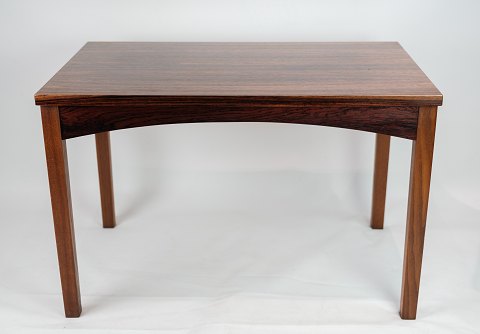 Sofabord/side bord i riopalisander af dansk design fra 1960’erne af høj 
kvalitet. 5000m2 udstilling
Fremragende stand
