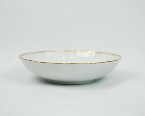 Bowl from Bing & Grondahl in the pattern Offenbach.
Dimensions in cm: H: 5 Dia: 21
Great condition
