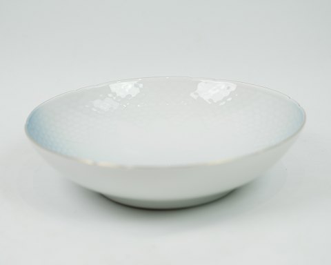 Round bowl from Bing & Grondahl from the frame gull with a gold edge.
Dimensions in cm: H: 5 Dia: 20.5
Great condition
