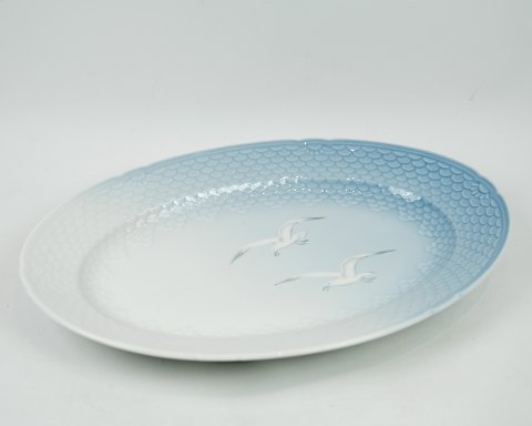 Oval dish from Bing & Grondahl in patterned seagull frame.
Dimensions in cm: H: 4 L: 34 D: 24
Great condition
