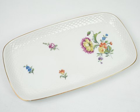B&G dish / Sugar, cream tray in patterned Saxon flower no. 96.
Great condition
