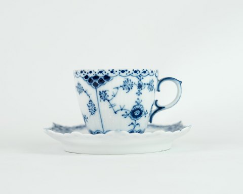 Royal Copenhagen Blue Fluted Full Lace, small espresso cup with accompanying 
saucer no. 1/1038. 5000m2 exhibition
Great condition

