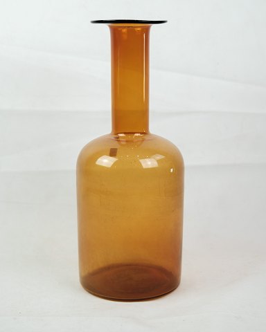 Vase in yellow glass designed by Otto Bauer for Holmegaard from the 1950s. 
5000m2 exhibition
Great condition
