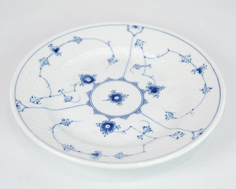Bing og Grøndahl blue fluted dinner plates in heavy edition called Hotel 
Porcelæn.
Dimensions in cm: H: 3 D: 24.5
Great condition
