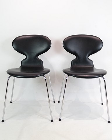 Sæt af to "Myren" stole, model 3101, Sort læder, Arne Jacobsen, Fritz Hansen.Flot stand