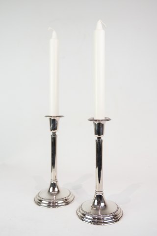 Set Of 2 Candlesticks - Silver Plated Brass - Decorated With Pearl Trim - 1930s
Great condition
