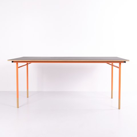 Nyhavn Dining bord – Finn Juhl – House of Finn Juhl – Grå linoleum – Oregon pine
Flot stand
