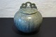 Royal vase with a lid in green / blue color.
Dated 
13-4-1927.
H: 14 cm * Dia 15,5 cm, in perfect condition. 
5000 m2 showroom.