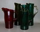 Flotte farvede glaskander fra Holmegaard glasværk.
4 forskellige i grønne og en i rød. 
5000 m2 udstilling.