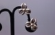 830 silver ear clips with decorations.
5000m2 showroom.