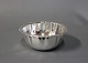 Lille skål i tretårnet sølv, stemplet K.C.H. 
5000m2 udstilling.