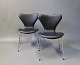 Et par Syver stole, model 3107, designet af Arne Jacobsen og fremstillet hos Fritz Hansen i 1967. 5000m2 udstilling.