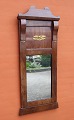Late Empire mirror in mahogany decorated with gilded leaf from around the 1840s.
5000m2 showroom.