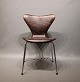 Syver stol, model 3107, designet af Arne Jacobsen og fremstillet hos Fritz Hansen i 1967.5000m2 udstilling.