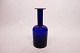 Stor mørkeblå glas vase af Otto Brauer for Holmegaard.
5000m2 udstilling.