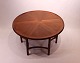 Round coffee table in 
teak of Danish Design from the 1960s.
5000m2 showroom.