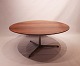 Rundt sofabord, model 3513, designet af Arne Jacobsen og fremstillet af Fritz 
Hansen i 1960erne.
5000m2 udstilling.