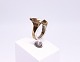 Ring of 8 carat gold with cultured pearl and stamped HS.
5000m2 showroom.