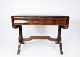 Antikt skrivebord af mahogni med skuffe og klapper fra 1860.
5000m2 udstilling.
