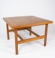 Coffee table in 
soap treated oak designed by Hans J. Wegner from the 1960s. 
5000m2 showroom
