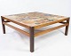 Sofabord af palisander samt keramik klinker designet af Tue Poulsen og 
fremstillet hos snedker mester Erik Wörtz fra 1960erne.
5000m2 udstilling.
