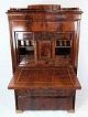 Secretaire of mahogany with inlaid wood, in great antique condition from the 
1840s. 
5000m2 showroom.
