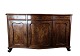 En skænk i mahogni med en buede front med oprindelse fra Danmark lavet i 
1860