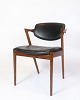 Spisebordsstol - Model 42 - Teaktræ & Sort Læder - Kai Kristiansen - Schou 
Andersen - 1960erne
Flot stand
