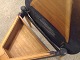 Designer stolen "Jakkens Hvile", som er designet af Hans J. Wegner og formgivet i 1953. Fremstillet hos PP møbler, model PP 250
